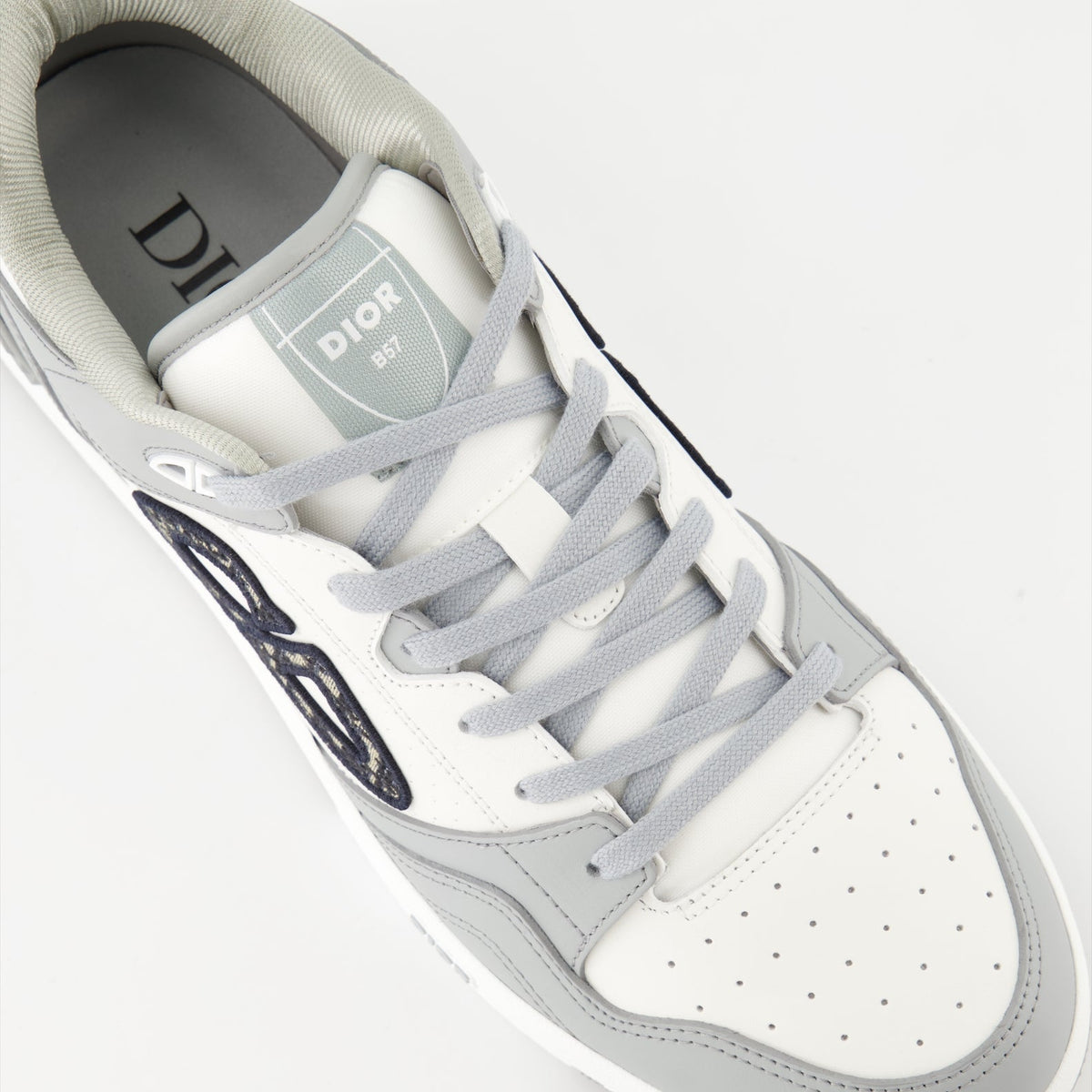 B57 Sneakers