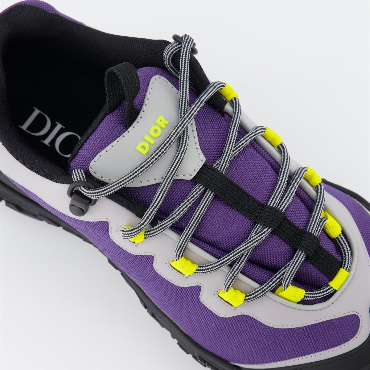 B28 sneakers