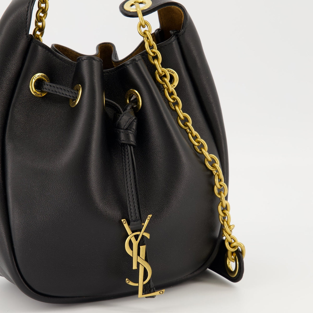 Bucket bag