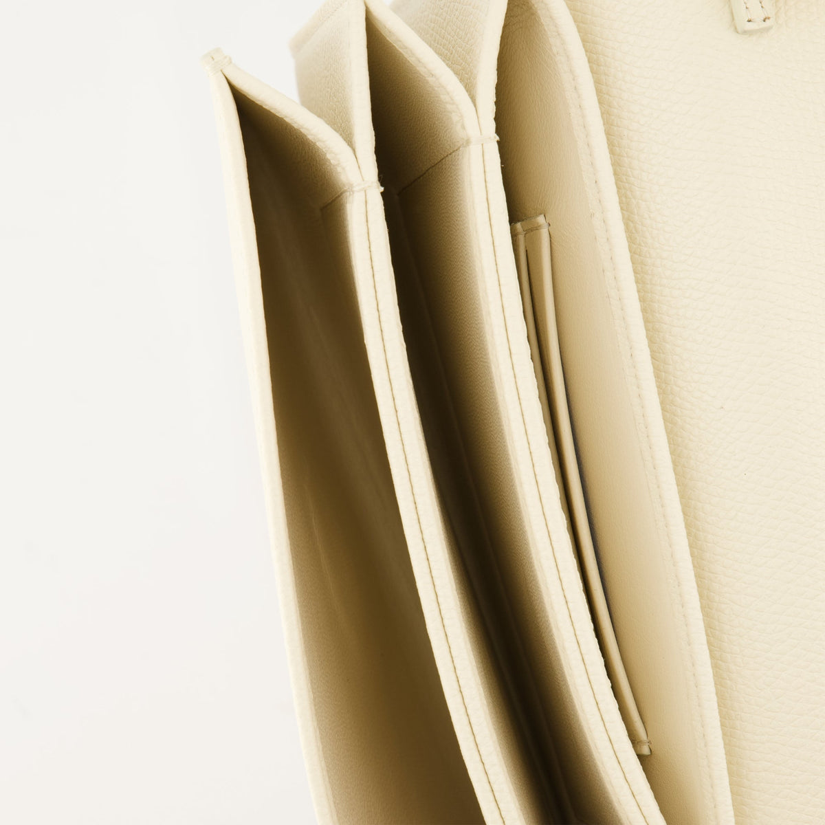 VLogo Chain Pouch
