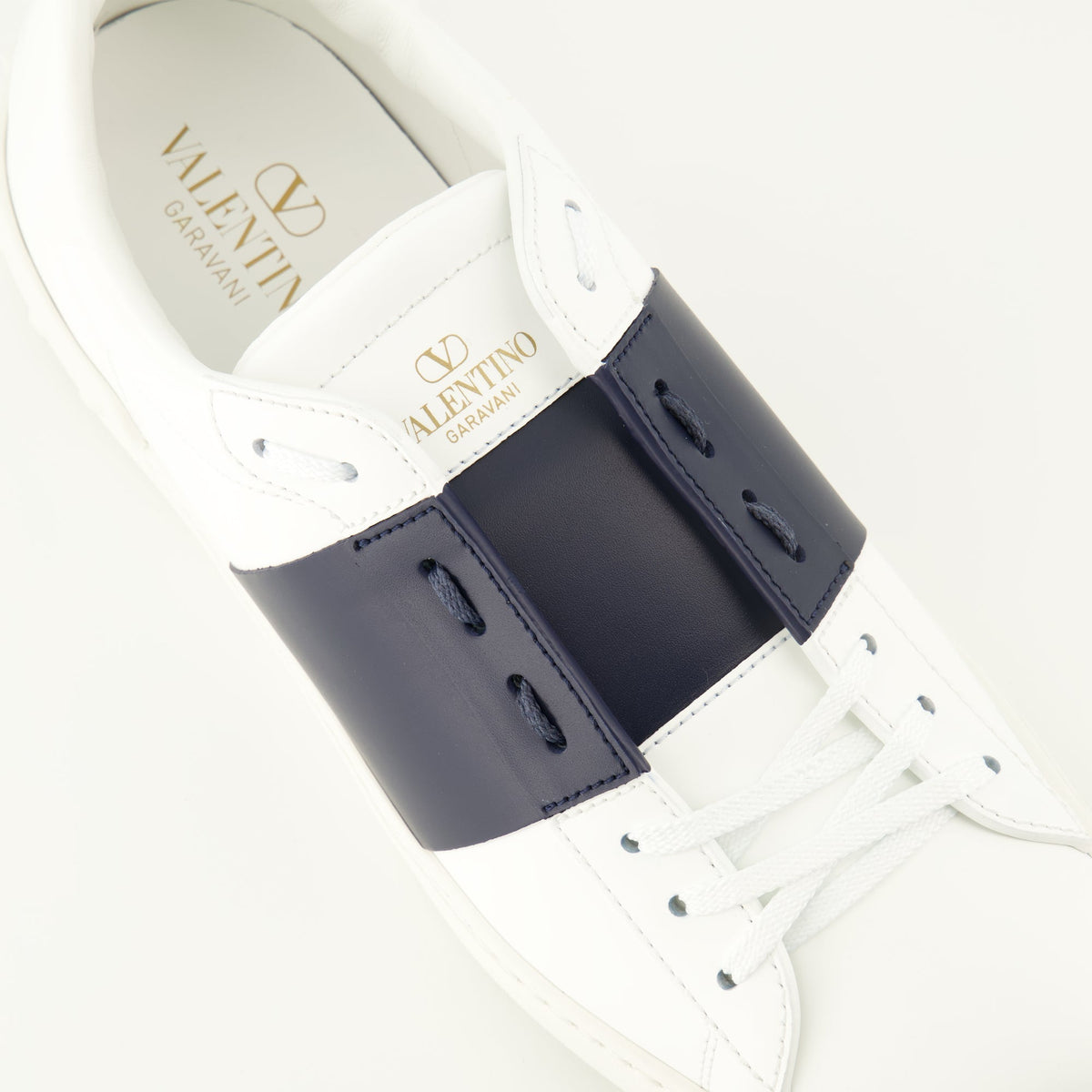 Open Sneakers