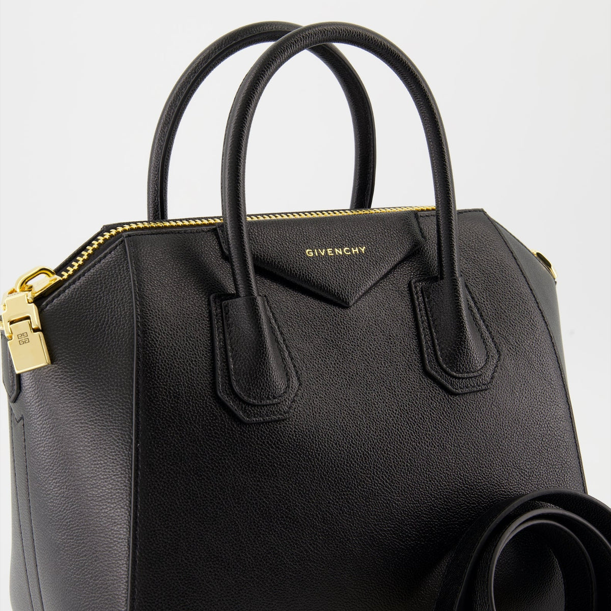 Antigona Leather Bag