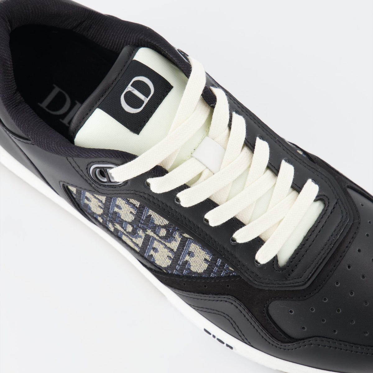 B27 sneakers